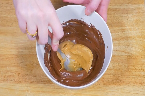 Cách làm bánh Crinkles – bánh quy tuyết cacao