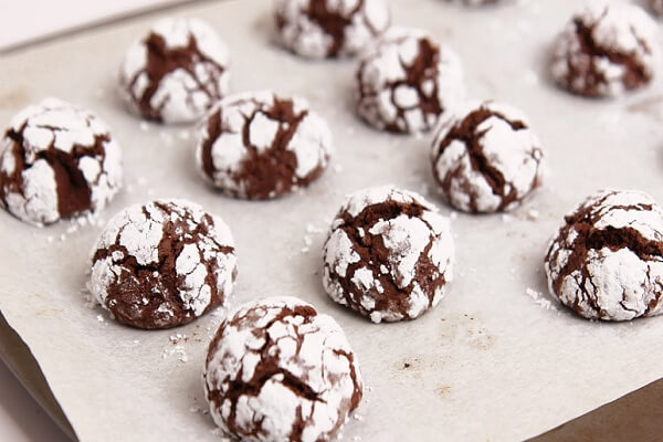 Cách làm bánh Crinkles – bánh quy tuyết cacao