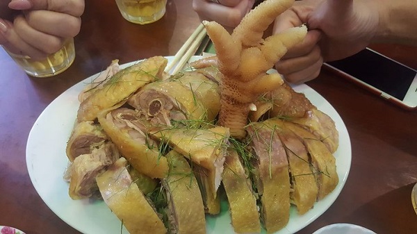Gà Đông tảo hấp lá chanh
