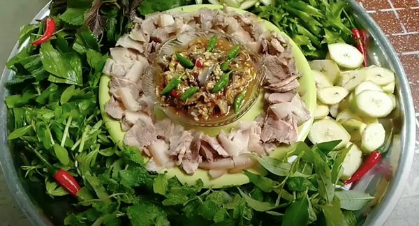 Mắm cá linh trộn tỏi ớt chấm thịt luộc Mắm cá linh trộn tỏi ớt chấm thịt luộc