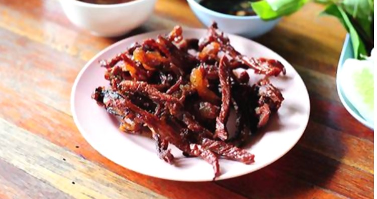 Cách ăn khô bò lào như thế nào?