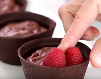 Cách làm món tráng miệng chocolate phúc bồn tử
