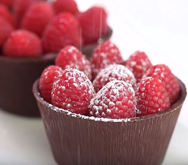 Cách làm món tráng miệng chocolate phúc bồn tử cực ngon